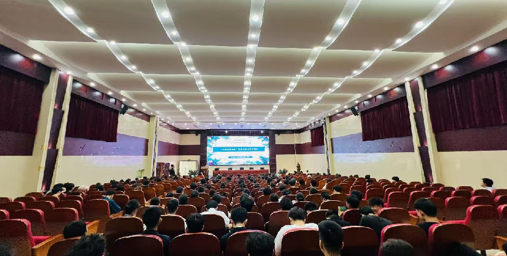 “我快乐，我充实” —兰州外语职业学院成功举办基层就业典型宣讲会